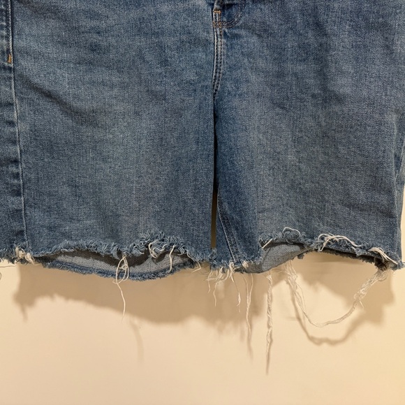 Old Navy High Rise Raw Hem Cutoff Denim Shorts Women’s Size 8 - Picture 3 of 5